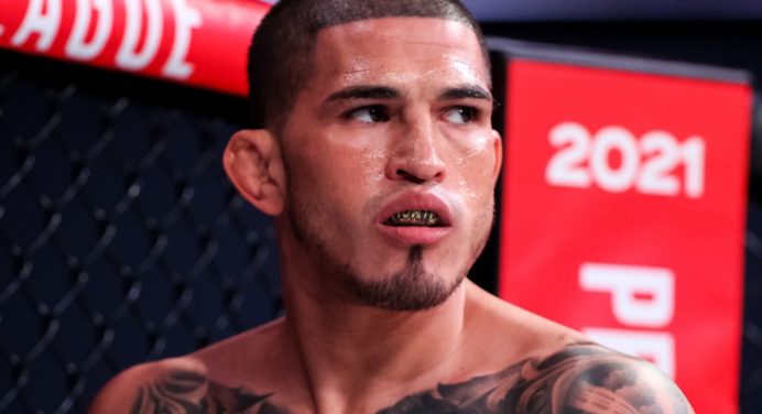 Ex-campeão do UFC impõe condição para enfrentar estrela da PFL e provoca