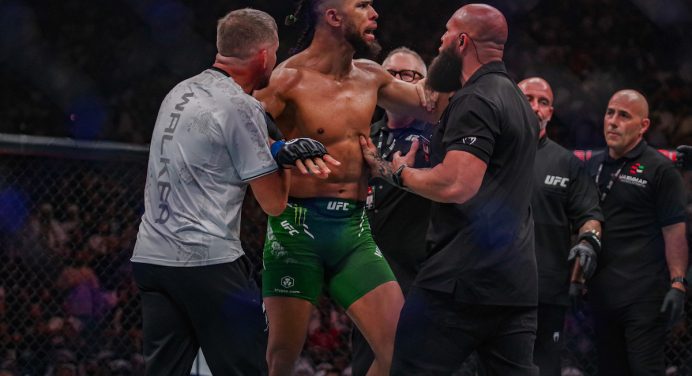 Johnny Walker detalha interrupção polêmica no UFC 294: “Estava bem para lutar”