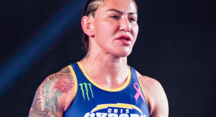 Lenda do MMA, Cris Cyborg nocauteia americana e se mantém invicta no boxe