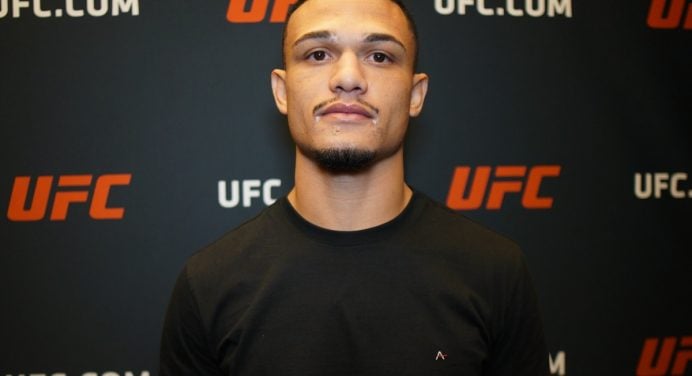 Daniel Miojo perdoa árbitro após lambança no Noche UFC: “Todo mundo erra”