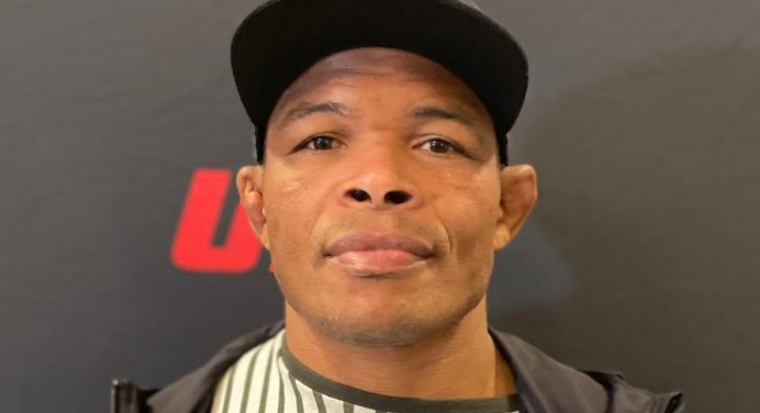 Massaranduba faz luta de MMA sem luvas contra ex-UFC em novembro