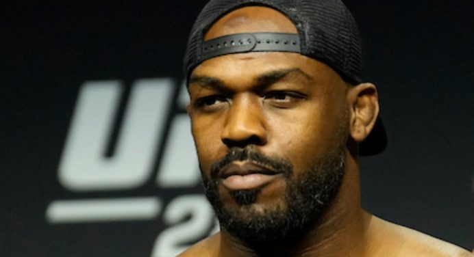 Jon Jones se pronuncia pela 1ª vez após lesão e pede desculpas para Miocic e fãs