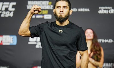 Makhachev ergue o punho na pesagem do UFC 294