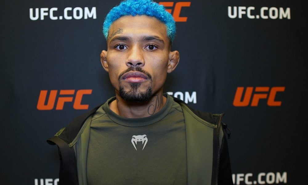 Mateus Bocão posa para foto após dar entrevista no UFC Apex