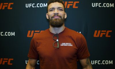 Maurício Ruffy posa para foto após dar entrevista no UFC Apex