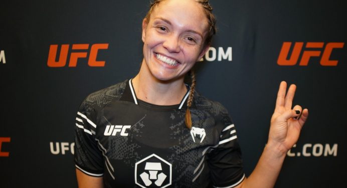 Tainara Lisboa realiza autocrítica mesmo após vitória no UFC Vegas 81