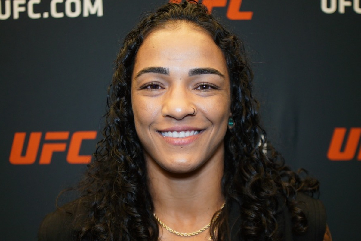 Vivi Araújo atua no UFC desde 2019