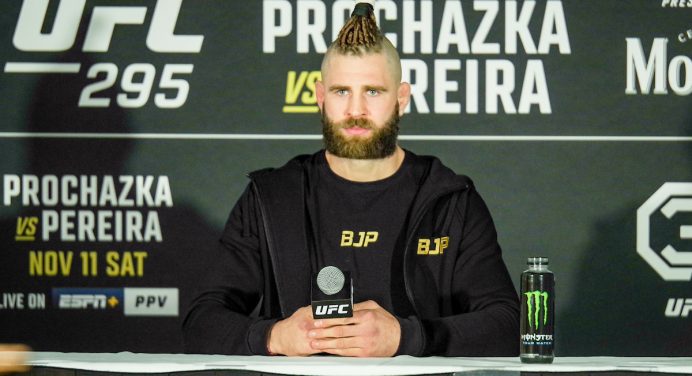 Jiri Prochazka minimiza chance de vitória de Ankalaev sobre Alex Poatan no UFC