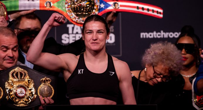 Conor McGregor parabeniza Katie Taylor por conquista no boxe: “Heroína da Irlanda”