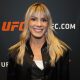 Luana Pinheiro sorri para foto no media day do UFC Vegas 82.