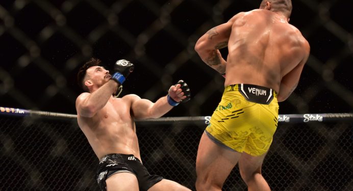 Vitor Petrino aplica nocaute brutal e leva torcida do UFC SP ao delírio