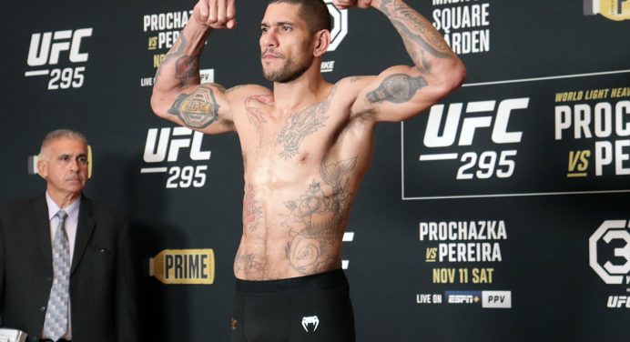 Alex Poatan vence fácil a balança e lidera esquadrão brasileiro no UFC 295