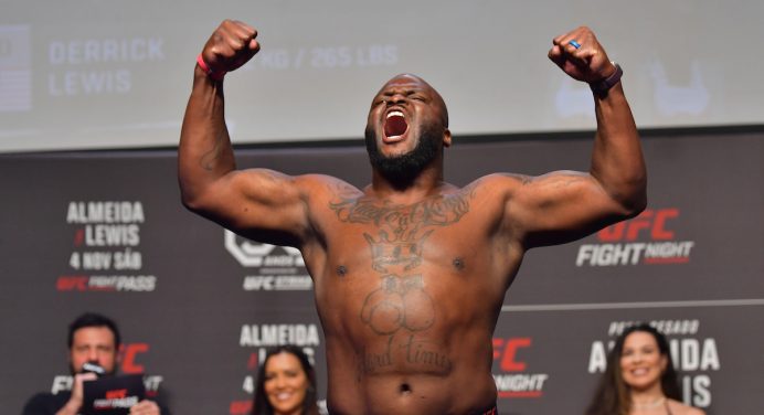 Zé Colmeia sucumbe a poder de nocaute e vira mais uma vítima de Derrick Lewis no UFC