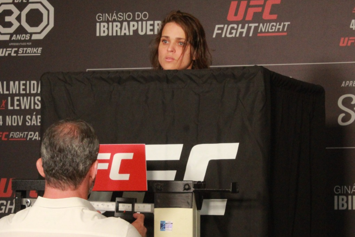 Eduarda Ronda falhou ao tentar bater o peso dos palhas no UFC SP
