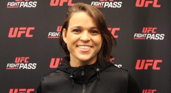 Eduarda Ronda estreia no UFC após superar desconfiança da mãe: “Hoje tem orgulho”