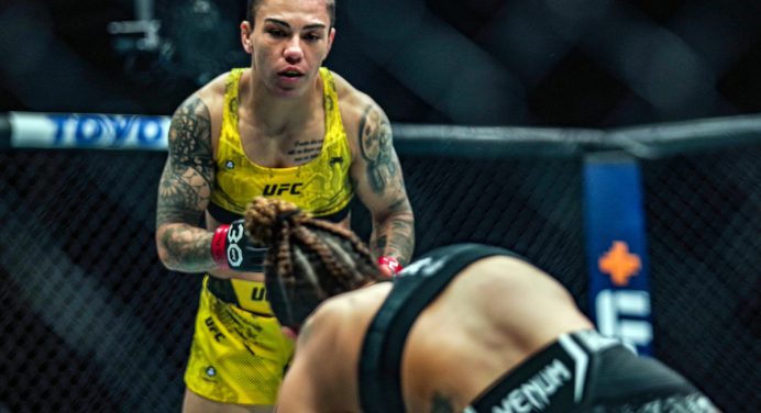 Jéssica Bate-Estaca celebra fim da má fase com vitória no UFC 295: “Alívio”