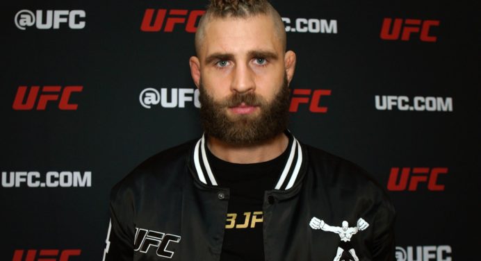 Prochazka expressa interesse em ‘recepcionar’ Chimaev nos meio-pesados do UFC