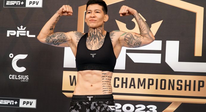 Larissa Pacheco se pesa sem roupa para confirmar luta por prêmio milionário na PFL