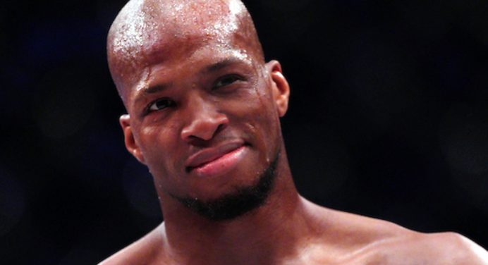 Ex-estrela do Bellator faz mistério sobre futuro, mas admite ‘flertar’ com UFC