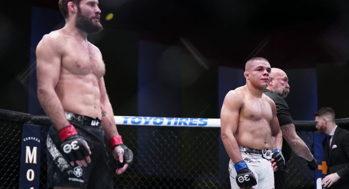 Rival de brasileiro, Trey Ogden protesta após erro de árbitro no UFC Vegas 82: “Eu venci”