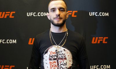 Lucas Almeida posa para foto no media day do UFC 296.
