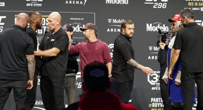 Colby Covington cita pai morto Leon Edwards e confusão toma conta de coletiva