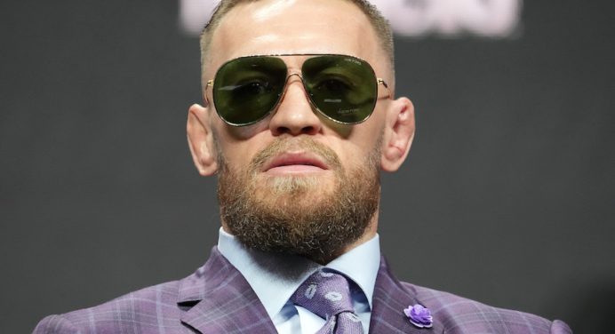 Treinador admite surpresa com impasse sobre futuro de McGregor no UFC: “Estranho”