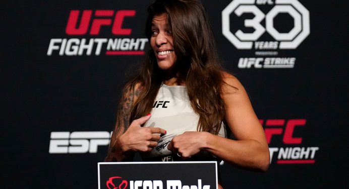 Mayra Sheetara revela lesão no tímpano durante luta no UFC 297: “Perdi noção de equilíbrio”