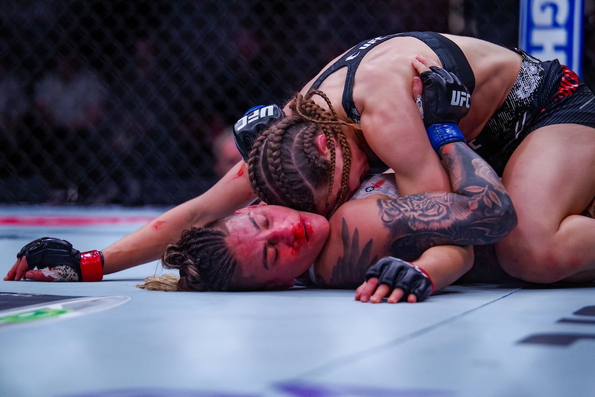 Priscila Pedrita foi derrotada por Jasmine Jasudavicius no UFC 297.