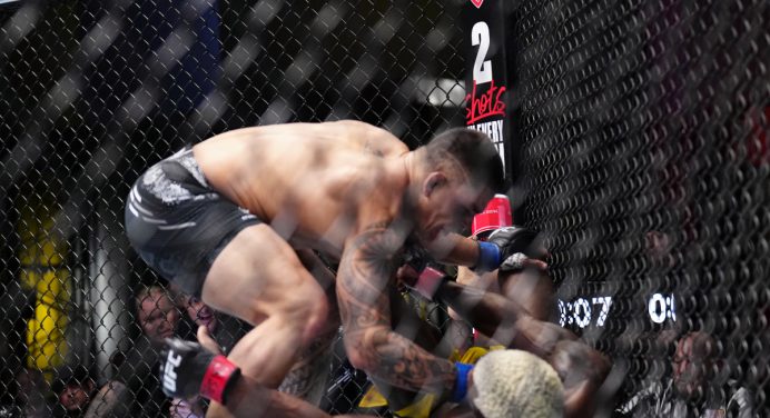 Esmaga! Hulk se recupera no UFC ao nocautear rival de forma brutal no 1º round