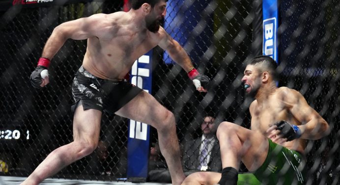 Johnny Walker parabeniza Ankalaev após derrota no UFC Vegas: “Espero que consiga o cinturão”