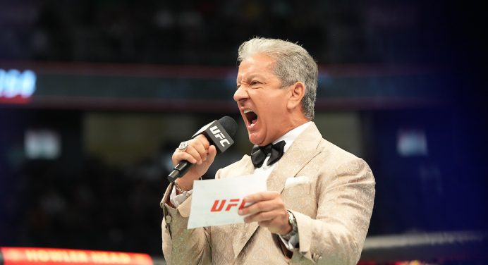 Bruce Buffer rejeita pedido peculiar de Jim Miller para o UFC 300: “Não gosto de xingar”