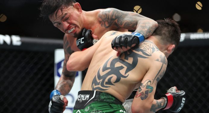 Royval surpreende Moreno, vence luta principal do UFC México e desafia Pantoja