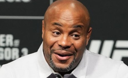 Ex-campeão do UFC, Daniel Cormier integra o Hall da Fama da organização e atua como comentarista