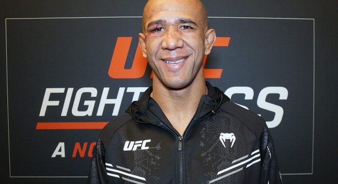 Robocop celebra boa fase e visa voos maiores no UFC: “Pertenço ao top-15”