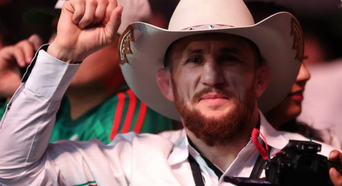 Campeão do UFC, Merab Dvalishvili explica beijo em Sean O’Malley durante luta