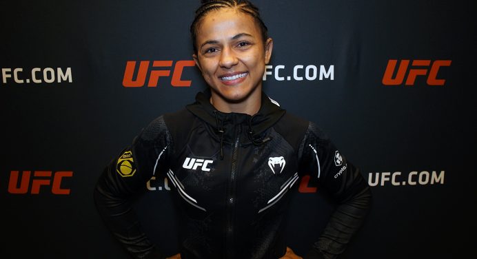 Promessa do UFC, Natália Silva revela que sofreu preconceito no MMA pela base no taekwondo