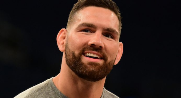 Trilogia? Chris Weidman sugere luta de boxe contra Anderson Silva