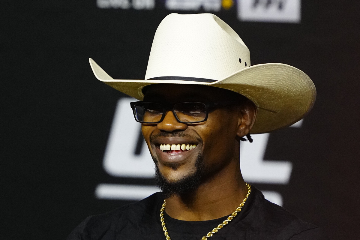 Kevin Holland na coletiva de imprensa do UFC 299.