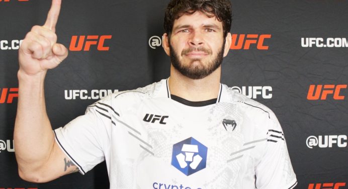 Como vinho! Em boa fase no UFC, Philipe Lins celebra evolução aos 38 anos