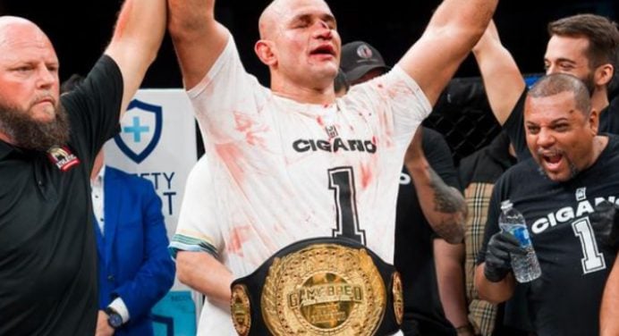 Brutal! Junior Cigano nocauteia rival e conquista cinturão no MMA sem luvas