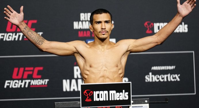 Igor Severino relembra mordida e faz apelo por segunda chance no UFC: “Buscar redenção”