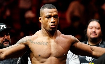 Jaílton Malhadinho se prepara para entrar no octógono do UFC 299