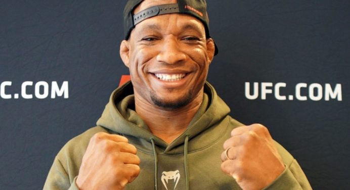 Jailton Malhadinho mede forças com gigante russo no UFC 302 em junho