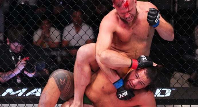 Tybura suporta castigo e finaliza Tuivasa na luta principal do UFC Vegas 88