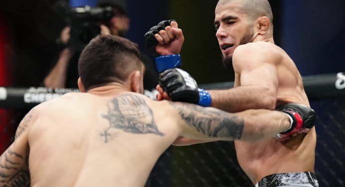 Promessa dos moscas, Mokaev vence e desafia Pantoja para luta pelo título no UFC Rio