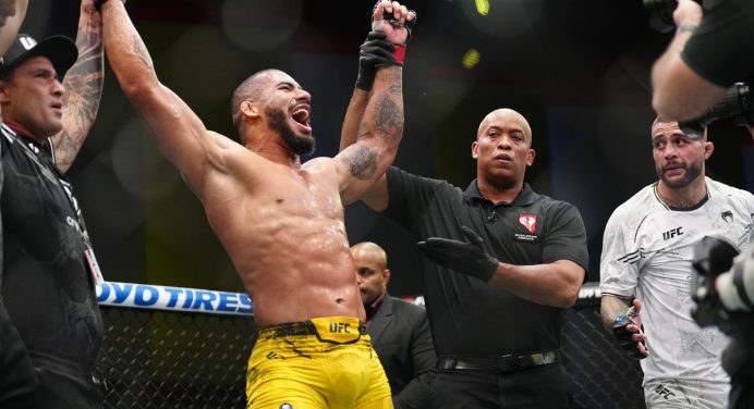 Vitor Petrino explica desafio para Anthony Smith no UFC: “Projeção muito grande”