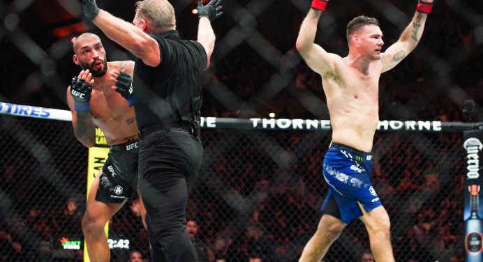 Polêmica! Alvo de dedo no olho, Blindado perde luta e ‘chance de ouro’ contra Weidman no UFC