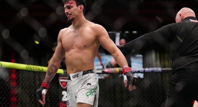 Após bom início, Ricardo Carcacinha é finalizado e emplaca segunda derrota seguida no UFC