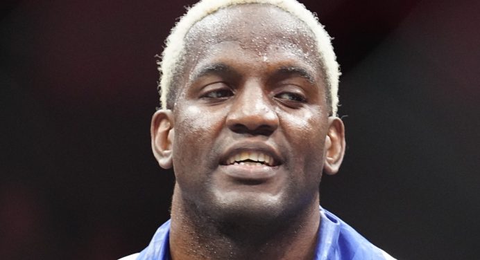 Pesado sensação do UFC mira enfrentar brasileiros após impressionar em estreia